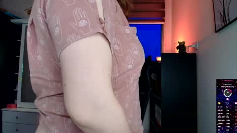 madelamee online show from May 10, 11:18 pm