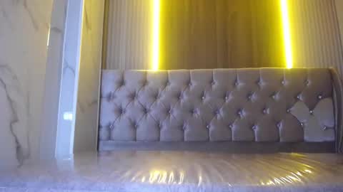 madelen  online show from October 11, 9:28 pm