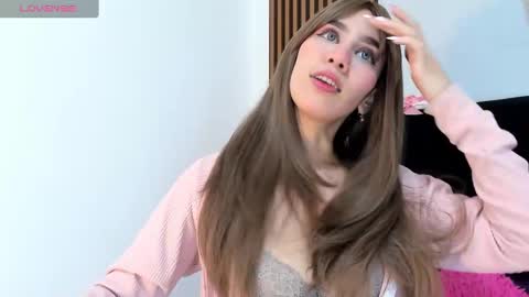 Madelin Clerk online show from December 6, 8:50 pm