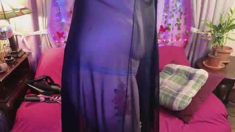 Snapshot of mademoisellemystique chatting on October 1, 12:26 am Mademoiselle Mystique online show from October 1, 12:26 am