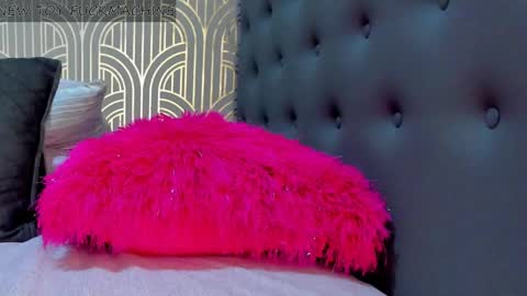 Snapshot of madison_milan chatting on December 20, 4:20 am online show from December 20, 4:20 am