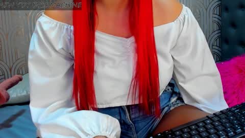Snapshot of madison_milan chatting on February 7, 4:27 am online show from February 7, 4:27 am
