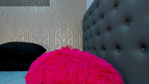 Snapshot of madison_milan chatting on January 16, 2:51 am online show from January 16, 2:51 am