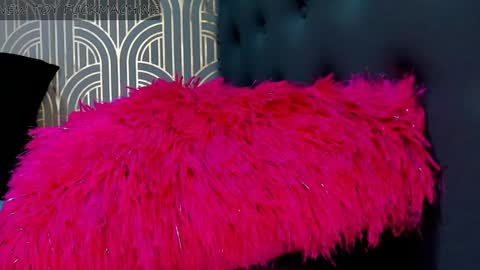 Snapshot of madison_milan chatting on January 5, 12:42 am online show from January 5, 12:42 am