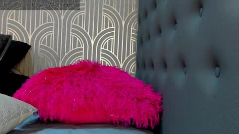 Snapshot of madison_milan chatting on January 23, 2:55 am online show from January 23, 2:55 am
