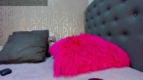 Snapshot of madison_milan chatting on December 27, 4:15 am online show from December 27, 4:15 am