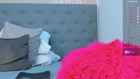 Snapshot of madison_milan chatting on September 21, 2:38 pm online show from September 21, 2:38 pm