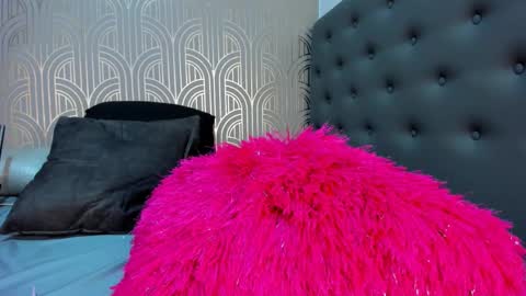 Snapshot of madison_milan chatting on February 3, 3:20 am online show from February 3, 3:20 am