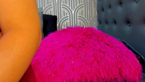 Snapshot of madison_milan chatting on February 4, 5:10 am online show from February 4, 5:10 am