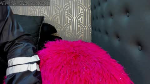 Snapshot of madison_milan chatting on February 21, 3:01 am online show from February 21, 3:01 am