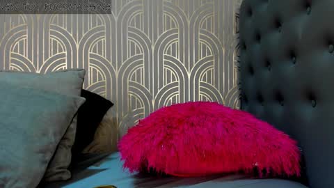 Snapshot of madison_milan chatting on February 25, 12:47 am online show from February 25, 12:47 am