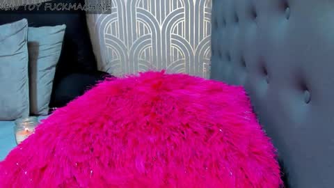Snapshot of madison_milan chatting on February 13, 12:35 am online show from February 13, 12:35 am