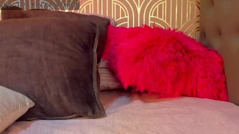 Snapshot of madison_milan chatting on December 25, 10:37 pm online show from December 25, 10:37 pm