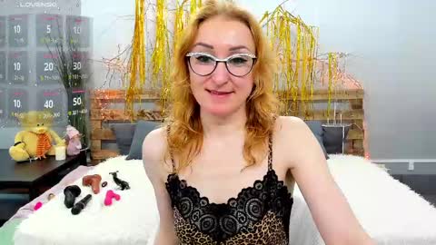 Snapshot of madissonkiss chatting on February 18, 1:21 am Madisson online show from February 18, 1:21 am