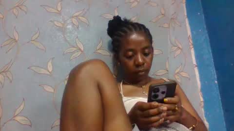 maella007 online show from June 4, 5:06 pm