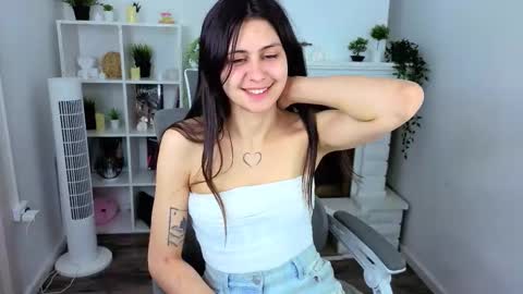 Mia online show from March 13, 2:29 pm