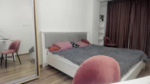 Snapshot of maggie_small chatting on October 15, 11:40 pm maggie_small online show from October 15, 11:40 pm