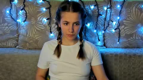 Maggie online show from December 5, 12:32 am