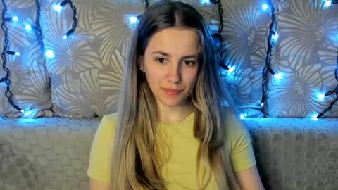 Maggie online show from April 21, 2:51 am