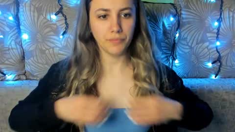 Maggie online show from April 26, 1:03 am