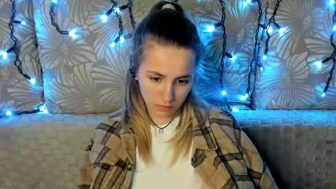 Maggie online show from May 16, 1:19 am