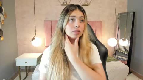 Snapshot of magic_fernanda chatting on October 22, 9:09 pm Fer online show from October 22, 9:09 pm