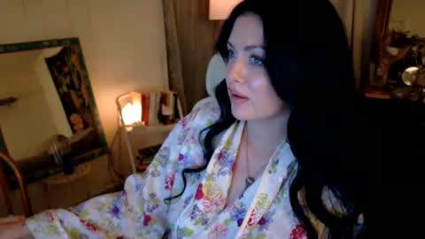Magnolia Maggie Maggie Jane  online show from May 25, 8:30 pm