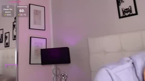 Maia Reficco online show from November 28, 9:07 pm