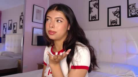 Maia Reficco online show from April 21, 1:29 pm