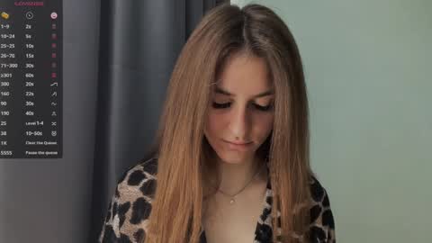 M I A online show from April 22, 9:06 am