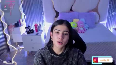 maiily_tay online show from February 11, 12:06 pm