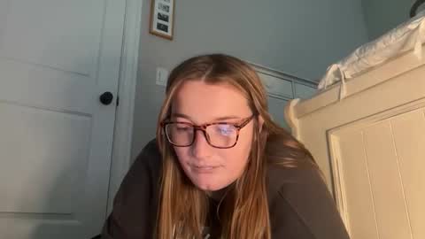 maisystellaxx online show from April 4, 10:19 pm