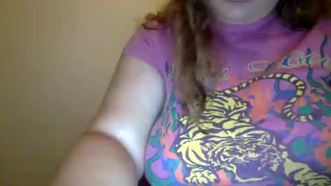 Snapshot of makemesquirt06 chatting on October 15, 2:47 am makemesquirt06 online show from October 15, 2:47 am