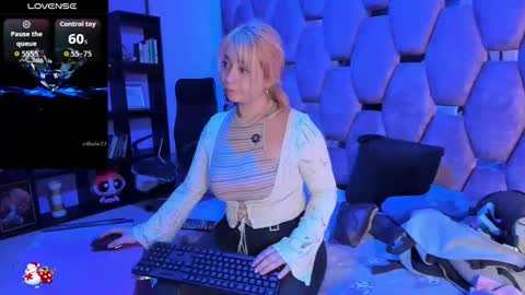 maky_coss online show from April 23, 1:02 pm