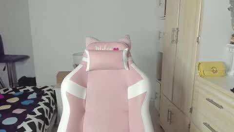 Snapshot of maleja_ruiz2 chatting on December 6, 6:37 am Aleja online show from December 6, 6:37 am