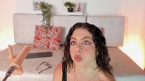 Snapshot of malka_burning chatting on February 6, 8:56 pm Malka online show from February 6, 8:56 pm