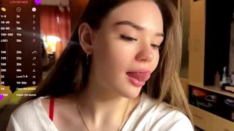 Jinny online show from April 12, 3:37 pm