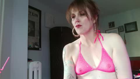 Snapshot of mamafoxxx911 chatting on October 3, 9:42 pm mamafoxxx911 online show from October 3, 9:42 pm