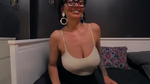 ioana love online show from April 26, 8:39 pm