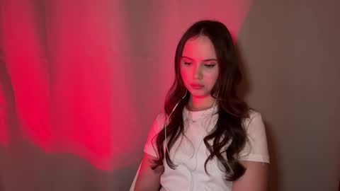 Mia Davis online show from February 22, 8:10 pm