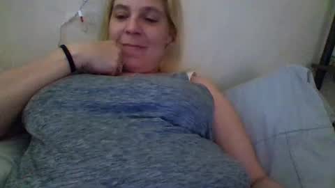 Snapshot of mandilube39 chatting on January 25, 10:28 pm mindy22 online show from January 25, 10:28 pm