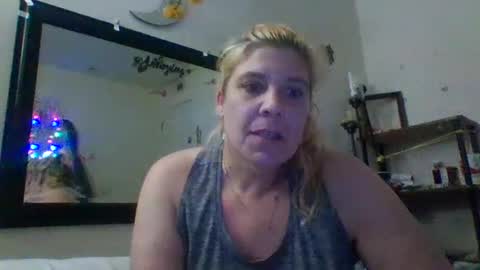 Snapshot of mandilube39 chatting on March 2, 6:27 am mindy22 online show from March 2, 6:27 am