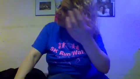 mindy22 online show from April 19, 8:25 am