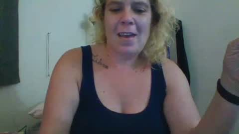 Snapshot of mandilube39 chatting on October 3, 7:13 am mindy22 online show from October 3, 7:13 am