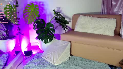 Snapshot of mandy_l33_ chatting on December 26, 12:14 am mandy_l33_ online show from December 26, 12:14 am