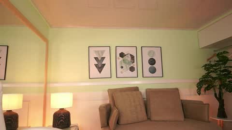 Mandy Collins online show from April 7, 11:34 am