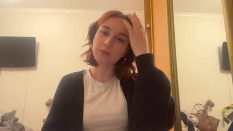 Mia online show from December 5, 1:12 pm