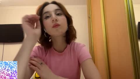 Mia online show from December 15, 2:33 pm