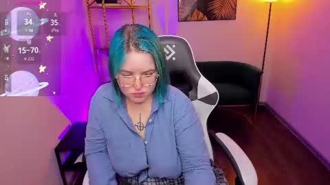 manic_pixie_ online show from June 11, 3:42 pm