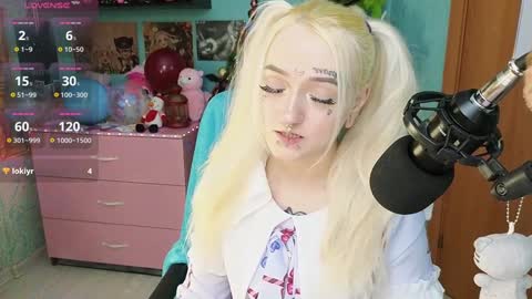 Manuela online show from December 20, 8:01 pm